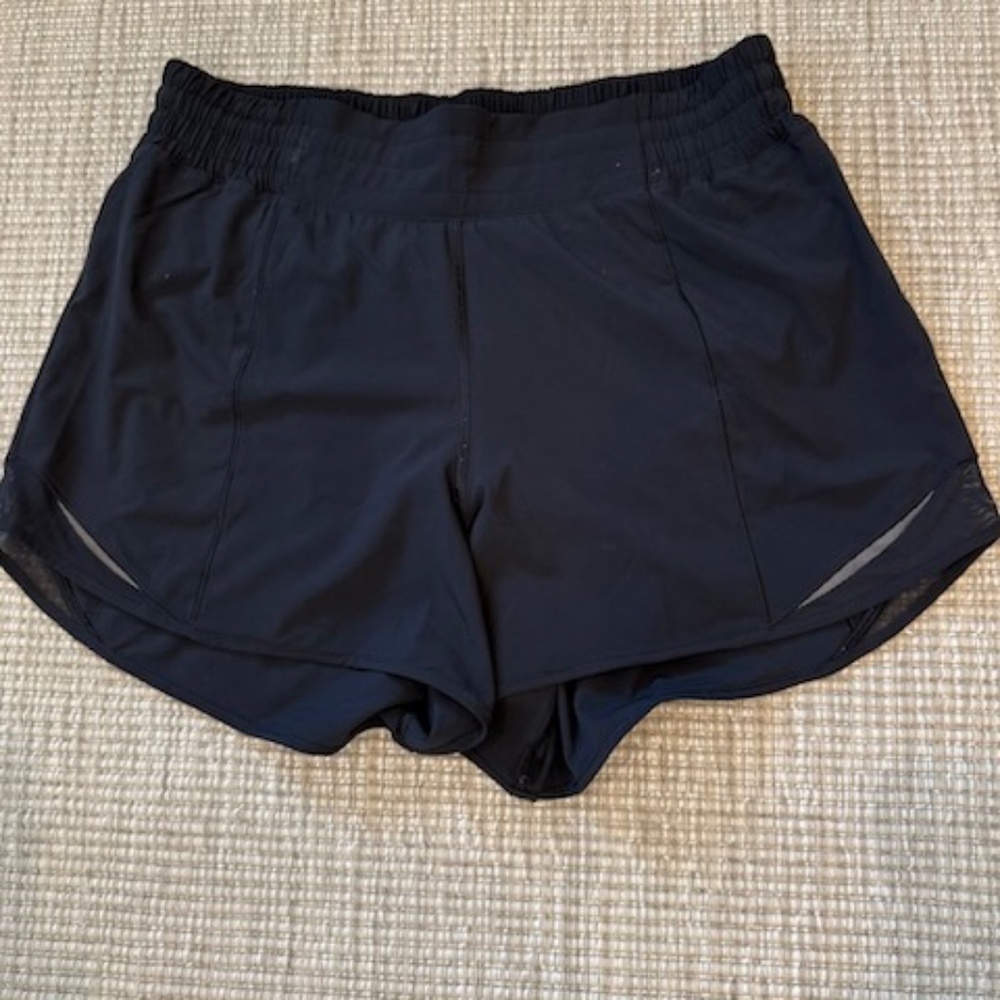 LULULEMON Hotty Hot Shorts 4in Lined in Size 8Tall
